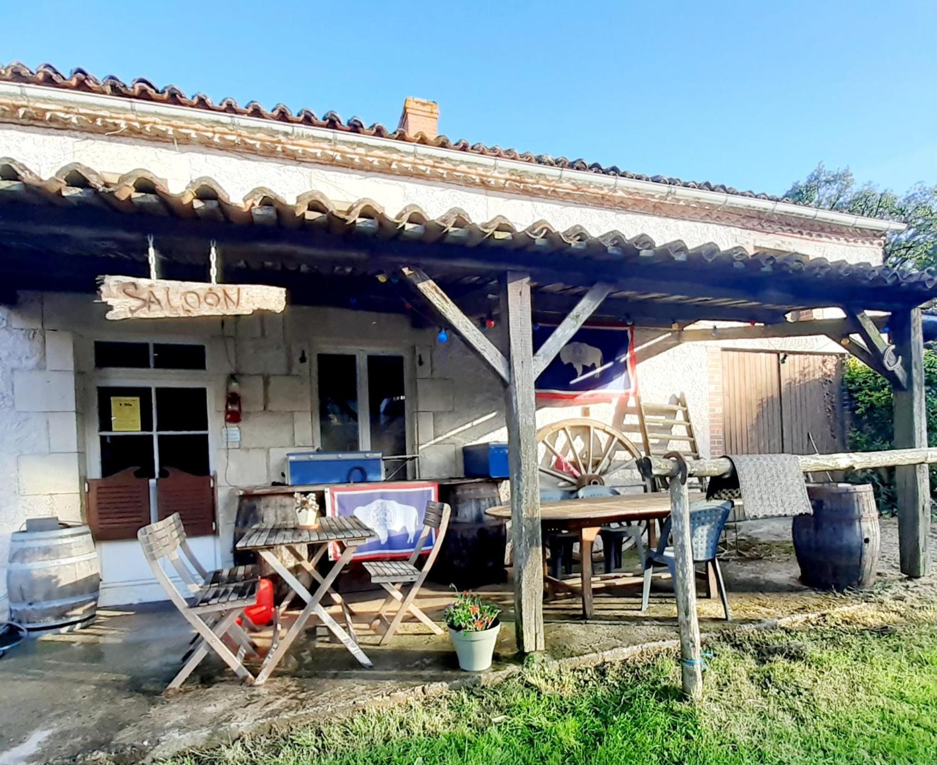 Bed and Breakfast La Roulotte Du Clos De L'Isop à Saint-Martial-sur-Isop Extérieur photo